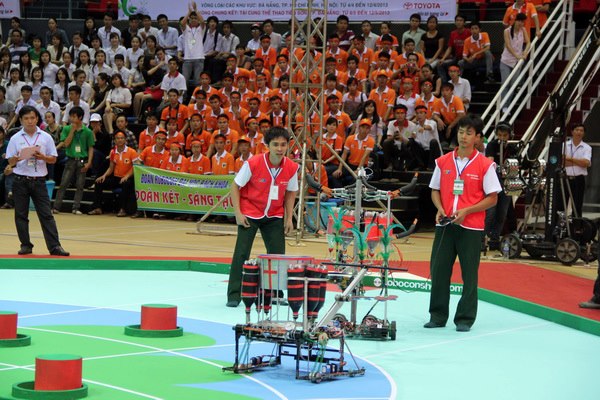 hinh-anh-thi-dau-robocon-da-nang.jpg